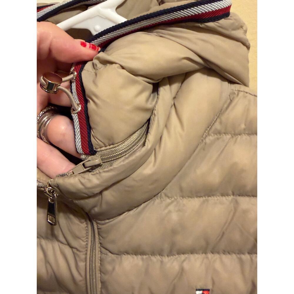 Tommy Hilfiger Lightweight Hooded Puffer Jacket Beige Tan Hood Striped Trim S - Picture 6 of 14